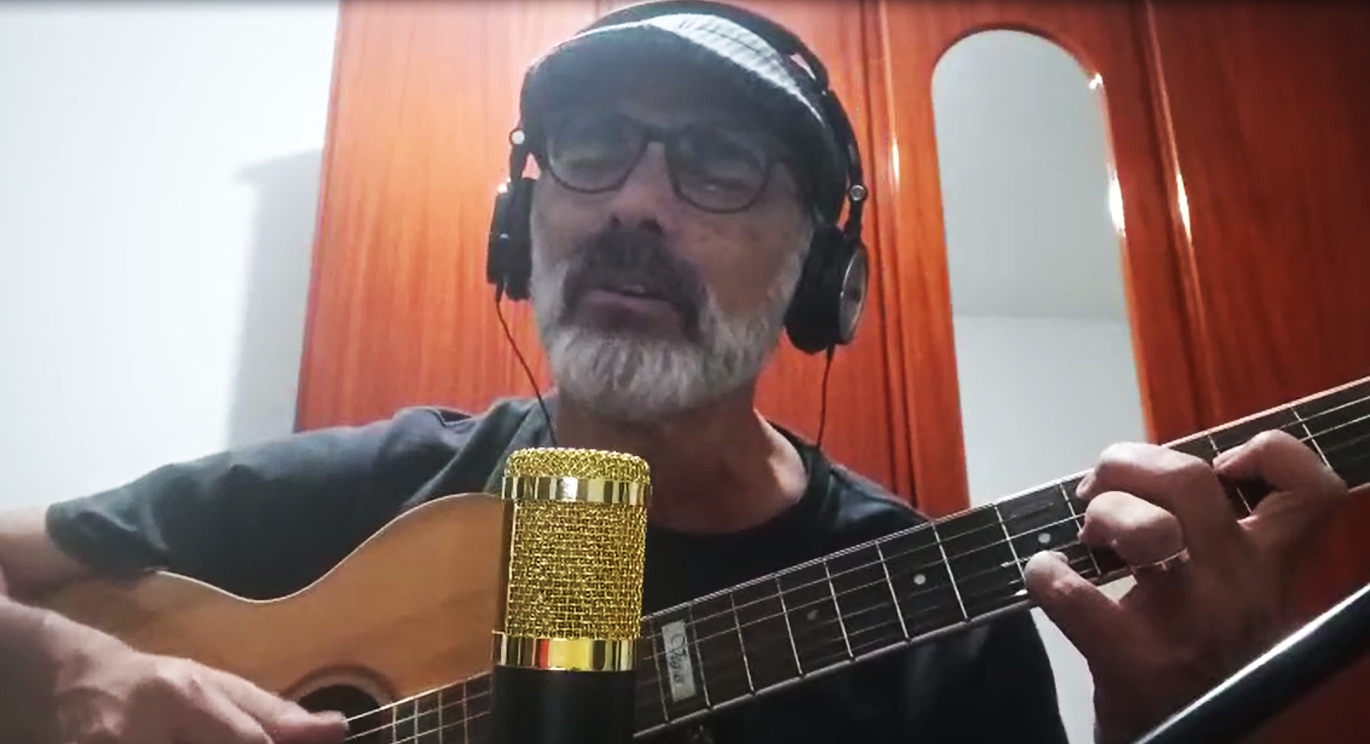 "Ah eu adoro amar você"